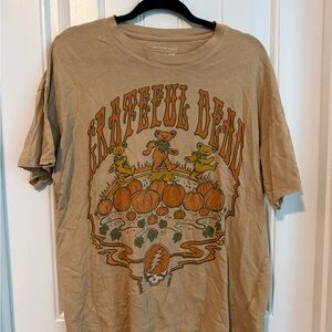 American Eagle Outfitters Grateful Dead fall Halloween Tan Graphic T-Shirt